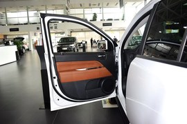 2014款Jeep指南者2.4L四驱豪华导航版