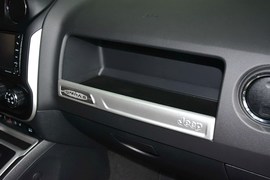 2014款Jeep指南者2.4L四驱豪华导航版