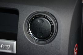 2014款Jeep指南者2.4L四驱豪华导航版
