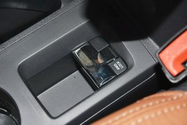 2014款Jeep指南者2.4L四驱豪华导航版