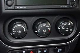 2014款Jeep指南者2.4L四驱豪华导航版