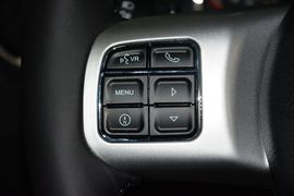 2014款Jeep指南者2.4L四驱豪华导航版