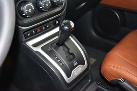 2014款Jeep指南者2.4L四驱豪华导航版