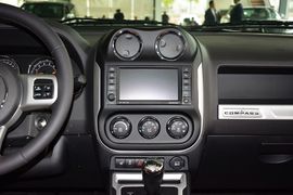 2014款Jeep指南者2.4L四驱豪华导航版