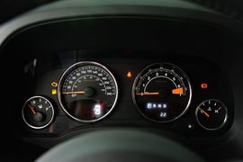 2014款Jeep指南者2.4L四驱豪华导航版