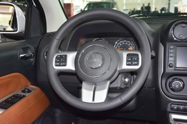 2014款Jeep指南者2.4L四驱豪华导航版