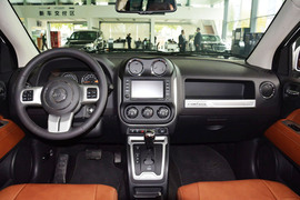 2014款Jeep指南者2.4L四驱豪华导航版