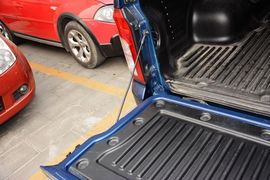 2015款双龙爱腾Sports皮卡2.0AT四驱