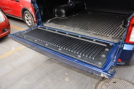 2015款双龙爱腾Sports皮卡2.0AT四驱