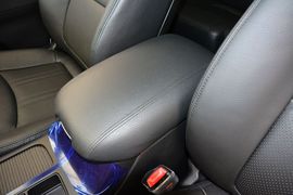 2013款起亚索兰托2.4L汽油四驱豪华版7座