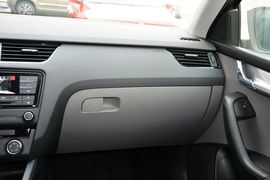 2015款斯柯达明锐1.6L手动逸杰版