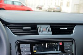 2015款斯柯达明锐1.6L手动逸杰版