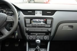 2015款斯柯达明锐1.6L手动逸杰版