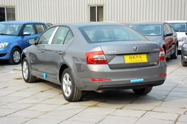 2015款斯柯达明锐1.6L手动逸杰版