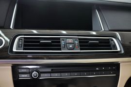 2013款宝马730Li豪华型