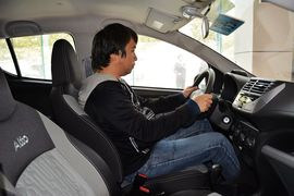 2013款铃木奥拓1.0L手动豪华型