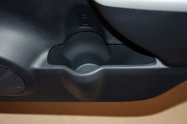 2013款铃木奥拓1.0L手动豪华型