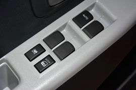 2013款铃木奥拓1.0L手动豪华型