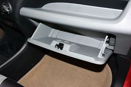 2013款铃木奥拓1.0L手动豪华型