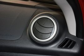 2013款铃木奥拓1.0L手动豪华型