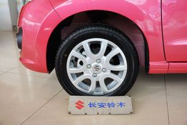 2013款铃木奥拓1.0L手动豪华型