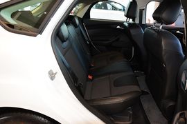 2012款福特福克斯1.6L自动风尚型