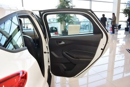 2012款福特福克斯1.6L自动风尚型