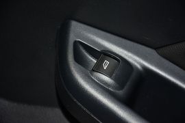 2012款福特福克斯1.6L自动风尚型