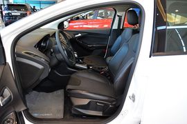 2012款福特福克斯1.6L自动风尚型