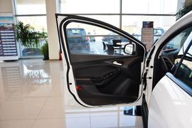 2012款福特福克斯1.6L自动风尚型