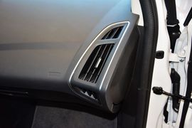 2012款福特福克斯1.6L自动风尚型
