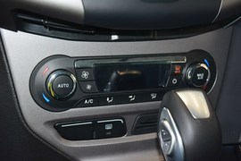 2012款福特福克斯1.6L自动风尚型