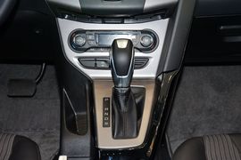 2012款福特福克斯1.6L自动风尚型