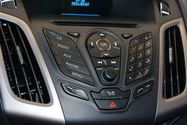 2012款福特福克斯1.6L自动风尚型