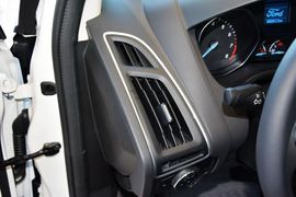 2012款福特福克斯1.6L自动风尚型