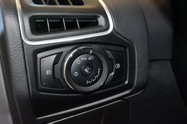 2012款福特福克斯1.6L自动风尚型