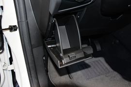 2012款福特福克斯1.6L自动风尚型