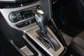 2012款福特福克斯1.6L自动风尚型