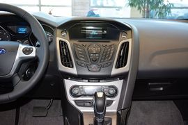 2012款福特福克斯1.6L自动风尚型