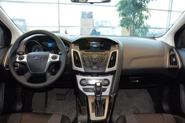 2012款福特福克斯1.6L自动风尚型