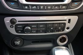 2015款雷诺风朗2.0L时尚版