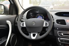 2015款雷诺风朗2.0L时尚版