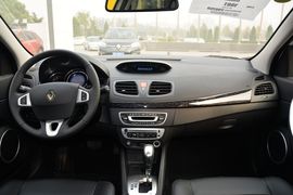 2015款雷诺风朗2.0L时尚版