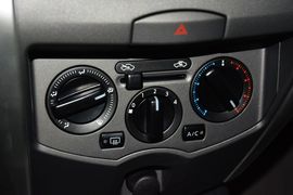 2013款日产骊威劲锐版1.6XV