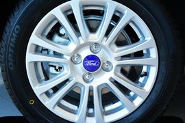 2013款福特嘉年华两厢1.5L自动时尚型