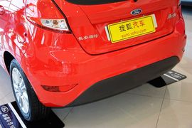 2013款福特嘉年华两厢1.5L自动时尚型