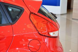 2013款福特嘉年华两厢1.5L自动时尚型