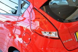 2013款福特嘉年华两厢1.5L自动时尚型