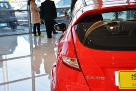 2013款福特嘉年华两厢1.5L自动时尚型