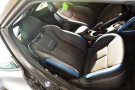 2012款现代飞思Veloster